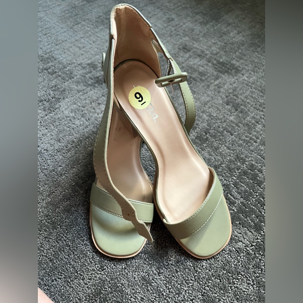 Soda Block heel sandals size 9